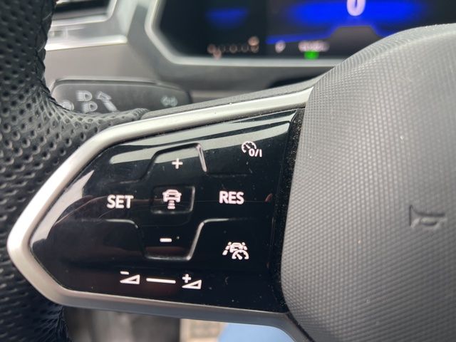 Thumbnail: 2022 Volkswagen Tiguan - 16