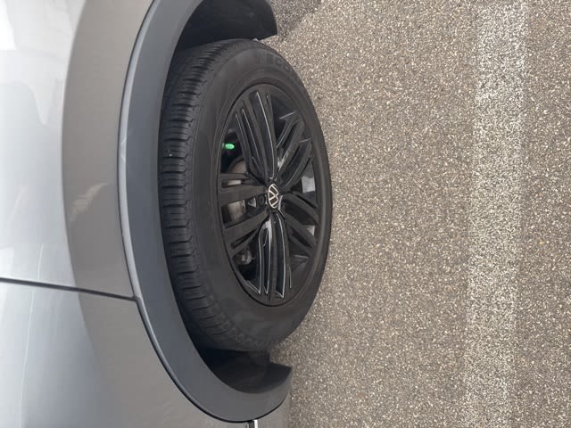 Thumbnail: 2022 Volkswagen Tiguan - 14