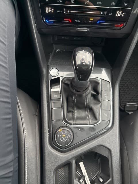 Thumbnail: 2022 Volkswagen Tiguan - 8