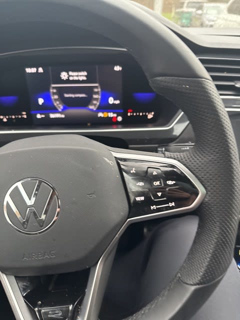 Thumbnail: 2022 Volkswagen Tiguan - 17