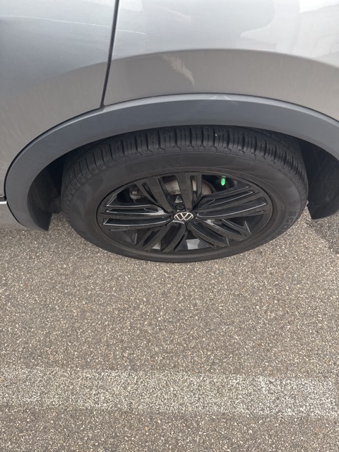 Thumbnail: 2022 Volkswagen Tiguan - 14