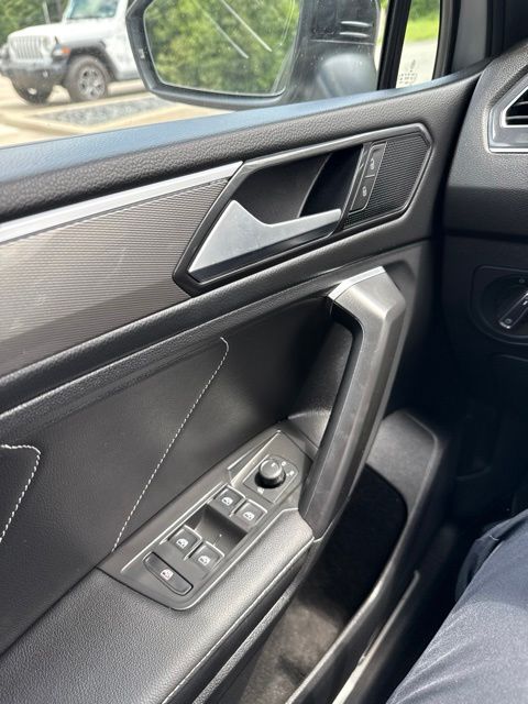 Thumbnail: 2023 Volkswagen Tiguan - 19