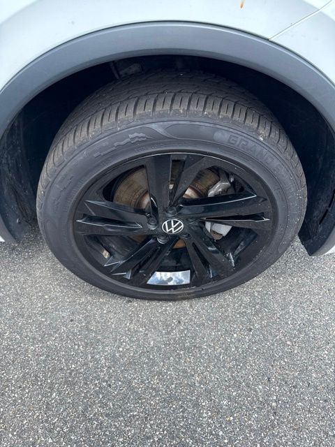 Thumbnail: 2023 Volkswagen Tiguan - 5