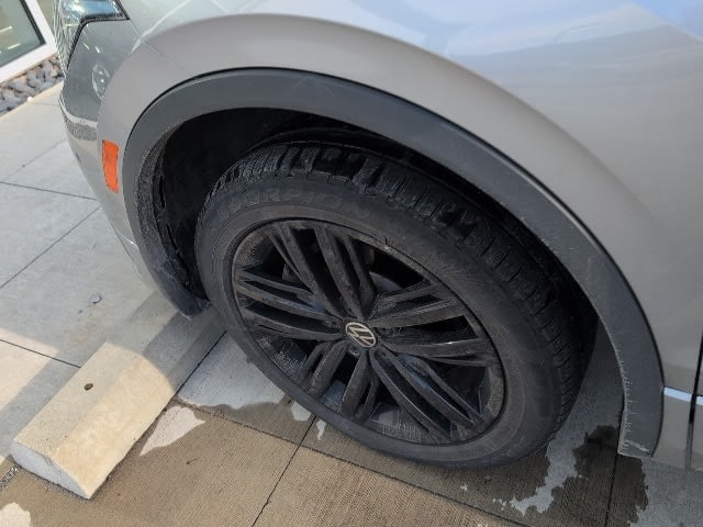 Thumbnail: 2022 Volkswagen Tiguan - 17