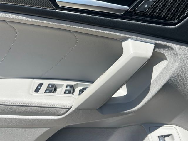 Thumbnail: 2022 Volkswagen Tiguan - 6