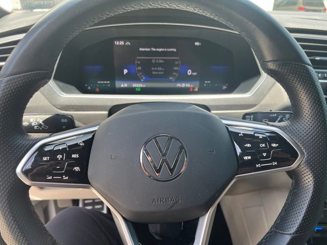 Thumbnail: 2022 Volkswagen Tiguan - 16