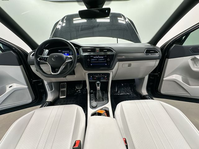 Thumbnail: 2022 Volkswagen Tiguan - 10