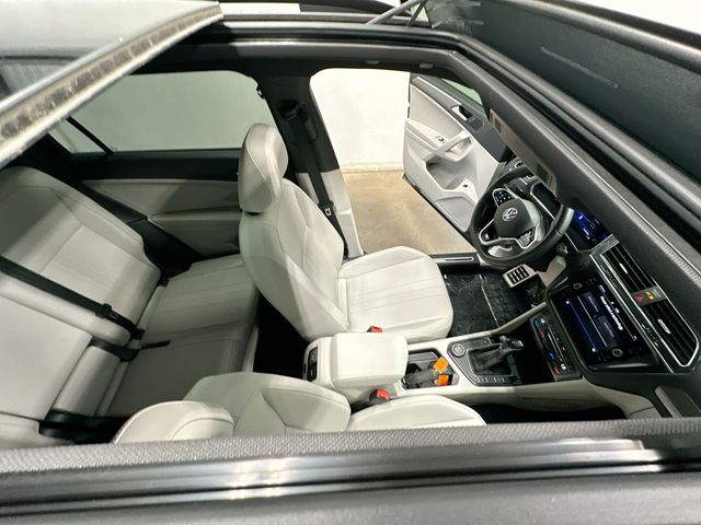 Thumbnail: 2022 Volkswagen Tiguan - 11
