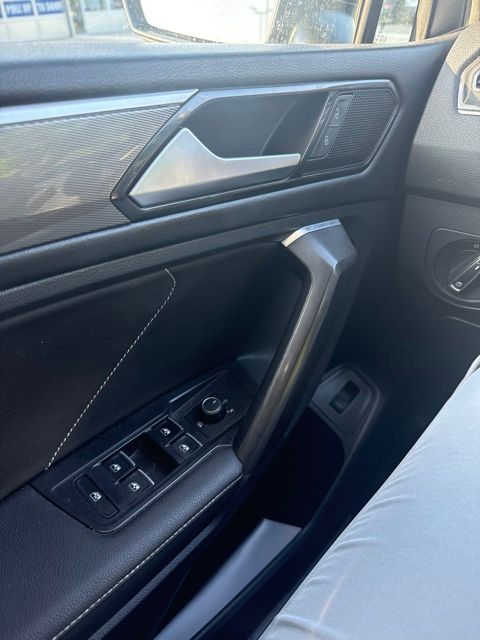 Thumbnail: 2022 Volkswagen Tiguan - 19