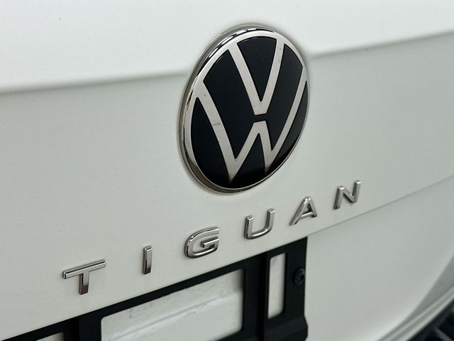 Thumbnail: 2023 Volkswagen Tiguan - 7