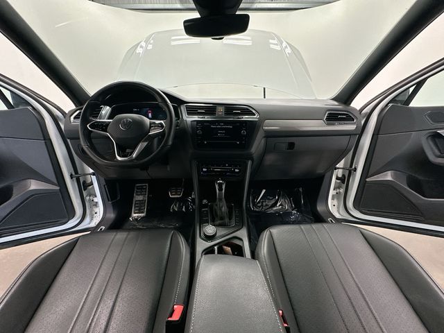 Thumbnail: 2023 Volkswagen Tiguan - 10