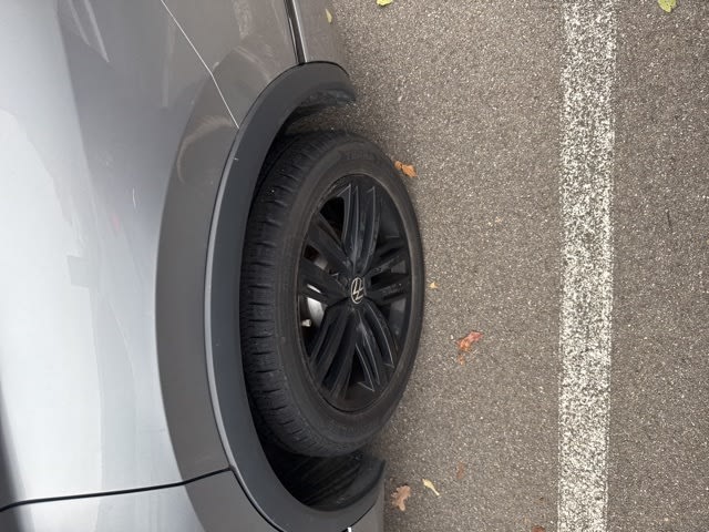 Thumbnail: 2022 Volkswagen Tiguan - 13