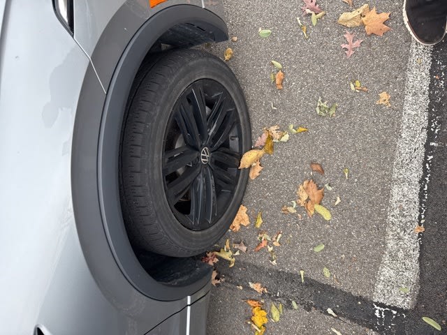 Thumbnail: 2022 Volkswagen Tiguan - 9