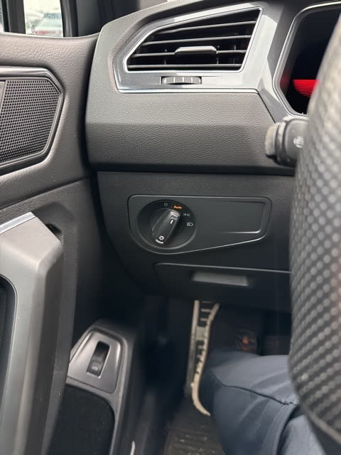 Thumbnail: 2022 Volkswagen Tiguan - 18