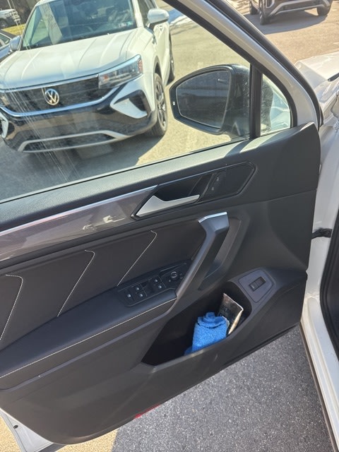 Thumbnail: 2022 Volkswagen Tiguan - 17