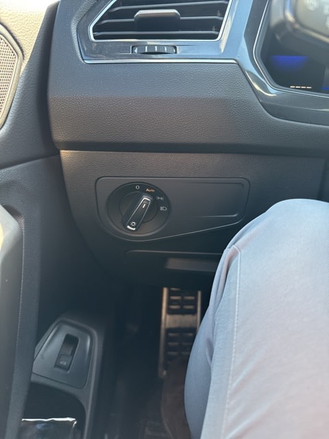 Thumbnail: 2022 Volkswagen Tiguan - 11