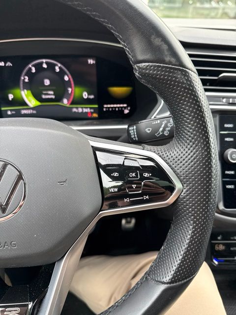 Thumbnail: 2022 Volkswagen Tiguan - 17