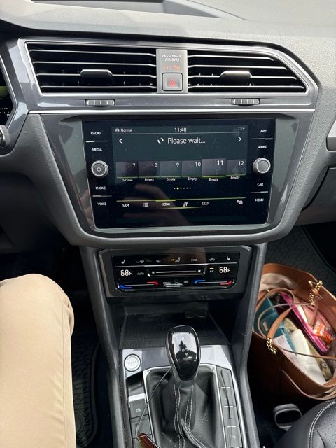 Thumbnail: 2022 Volkswagen Tiguan - 21