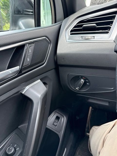 Thumbnail: 2022 Volkswagen Tiguan - 19