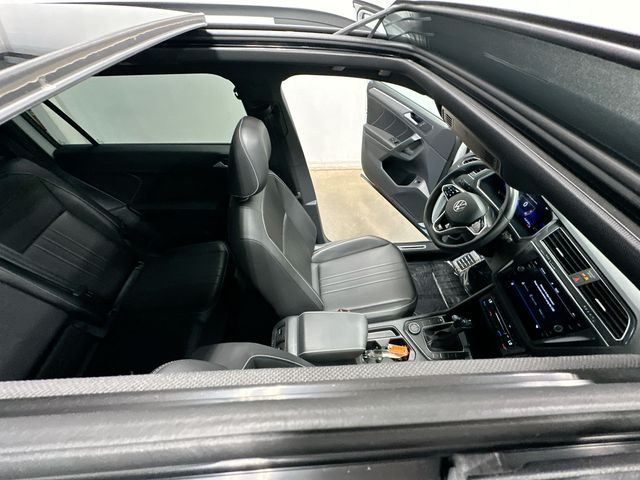 Thumbnail: 2022 Volkswagen Tiguan - 11