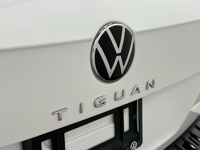 Thumbnail: 2022 Volkswagen Tiguan - 7