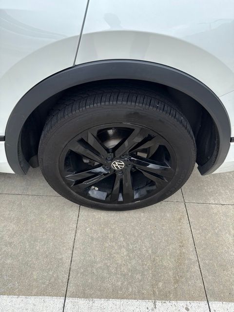 Thumbnail: 2023 Volkswagen Tiguan - 12