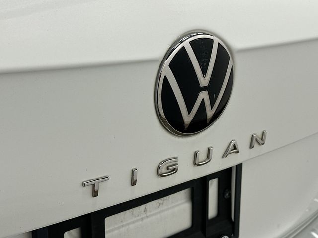 Thumbnail: 2023 Volkswagen Tiguan - 7