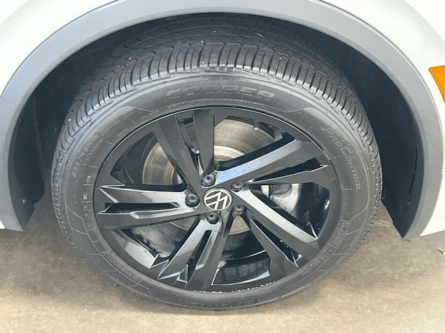 Thumbnail: 2023 Volkswagen Tiguan - 8