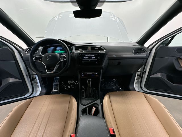 Thumbnail: 2023 Volkswagen Tiguan - 10