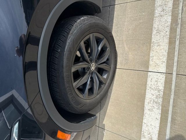 Thumbnail: 2024 Volkswagen Tiguan - 13
