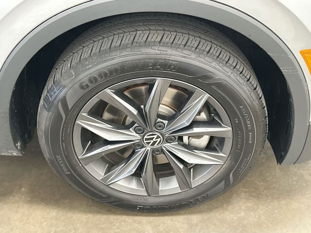 Thumbnail: 2023 Volkswagen Tiguan - 8