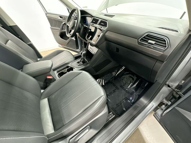 Thumbnail: 2023 Volkswagen Tiguan - 14
