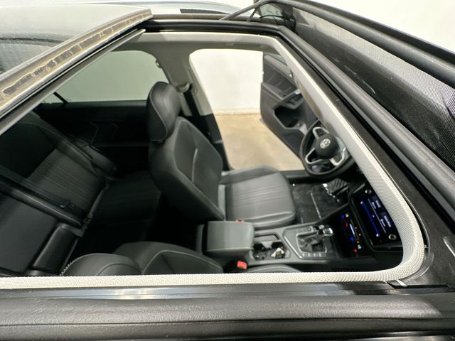 Thumbnail: 2023 Volkswagen Tiguan - 11
