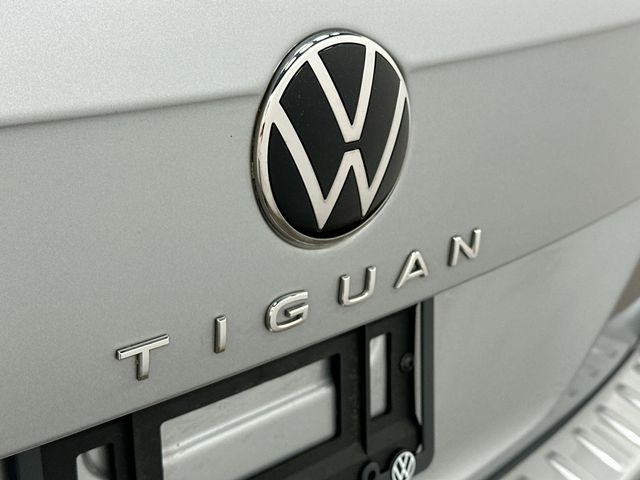 Thumbnail: 2023 Volkswagen Tiguan - 7