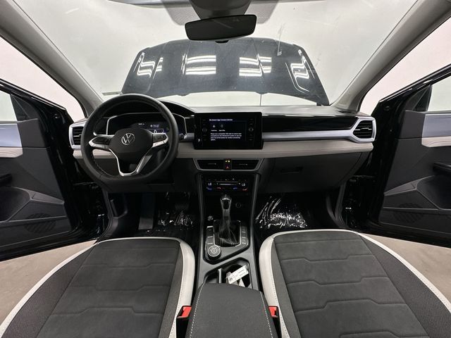 Thumbnail: 2025 Volkswagen Taos - 9