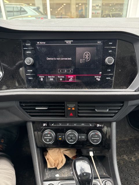 Thumbnail: 2022 Volkswagen Jetta - 6