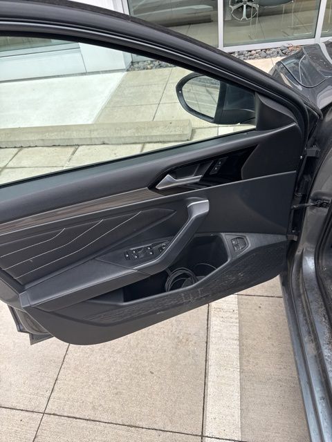 Thumbnail: 2022 Volkswagen Jetta - 14