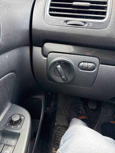 Thumbnail: 2012 Volkswagen Jetta - 17