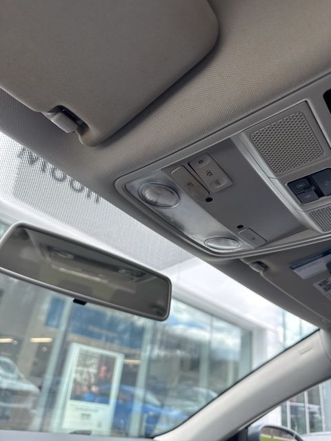 Thumbnail: 2012 Volkswagen Jetta - 21