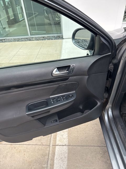 Thumbnail: 2012 Volkswagen Jetta - 14