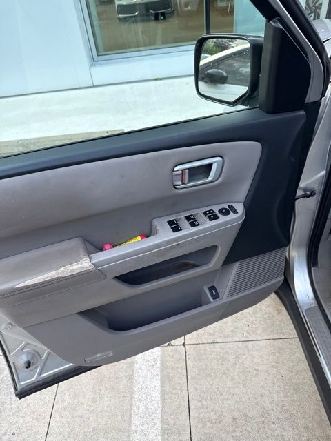 Thumbnail: 2011 Honda Pilot - 13