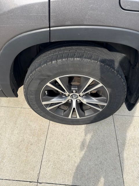 Thumbnail: 2019 Toyota Highlander - 12