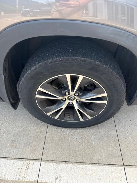 Thumbnail: 2019 Toyota Highlander - 5
