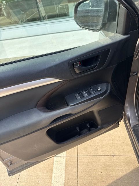 Thumbnail: 2019 Toyota Highlander - 14