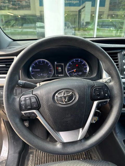 Thumbnail: 2019 Toyota Highlander - 15