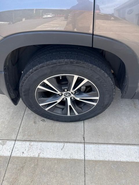 Thumbnail: 2019 Toyota Highlander - 10