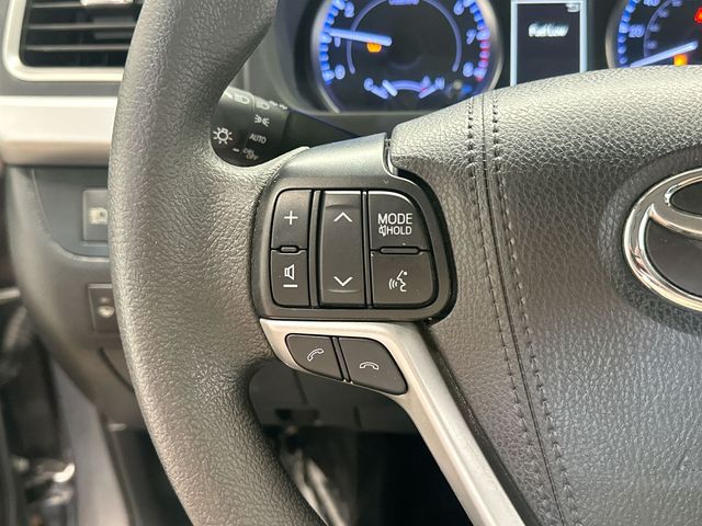 Thumbnail: 2019 Toyota Highlander - 19