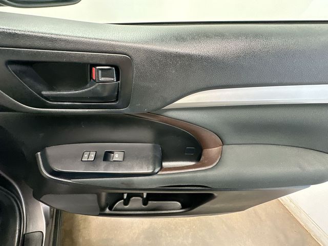 Thumbnail: 2019 Toyota Highlander - 25