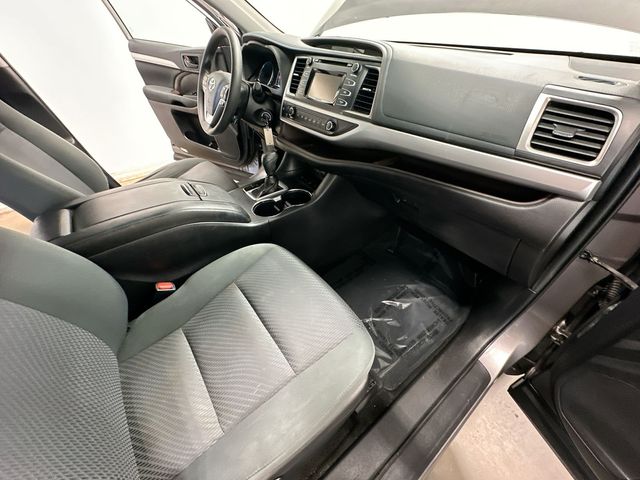 Thumbnail: 2019 Toyota Highlander - 14