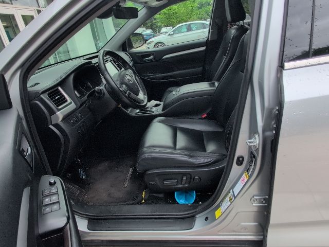 Thumbnail: 2017 Toyota Highlander - 7